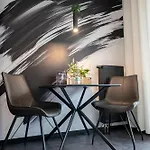 Black & White - Balkon, Netflix, Nespresso, Zentral, Messe * ケムニッツ