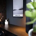 Black & White - Balkon, Netflix, Nespresso, Zentral, Messe ケムニッツ