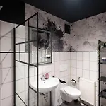 Black & White - Balkon, Netflix, Nespresso, Zentral, Messe *
