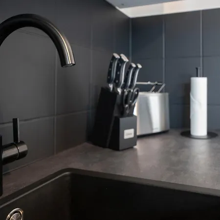 Black & White - Balkon, Netflix, Nespresso, Zentral, Messe *