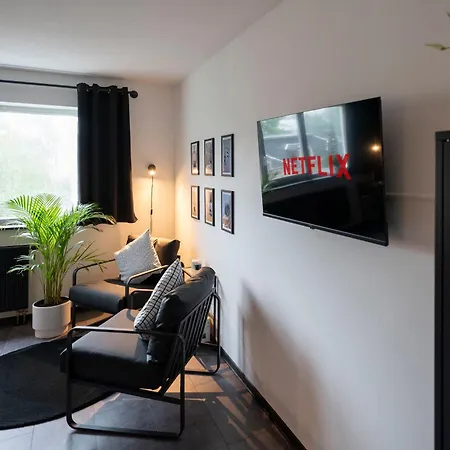 Black & White - Balkon, Netflix, Nespresso, Zentral, Messe