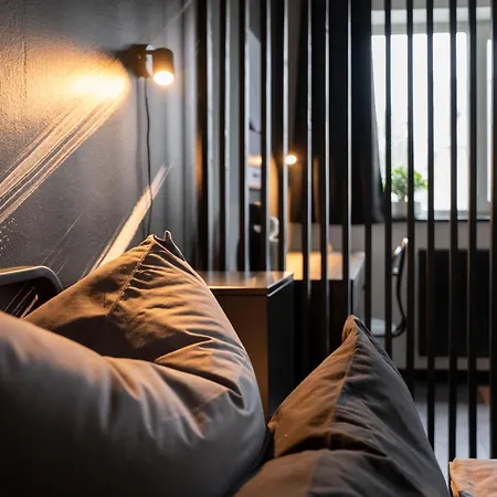 Black & White - Balkon, Netflix, Nespresso, Zentral, Messe Appartement *