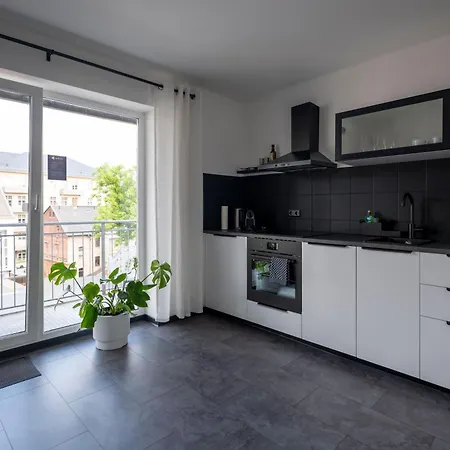 Black & White - Balkon, Netflix, Nespresso, Zentral, Messe アパート ケムニッツ