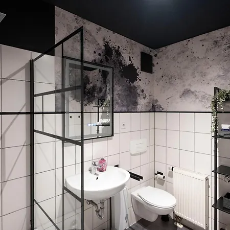 Black & White - Balkon, Netflix, Nespresso, Zentral, Messe *