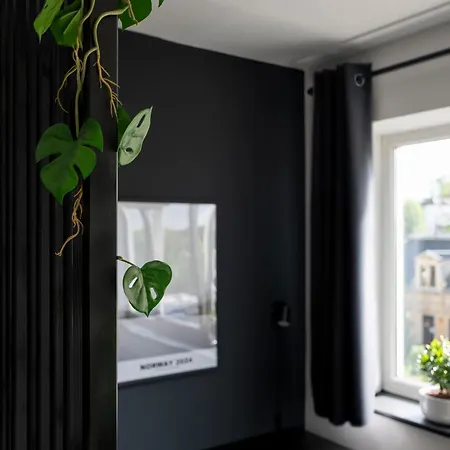 Black & White - Balkon, Netflix, Nespresso, Zentral, Messe * Chemnitz